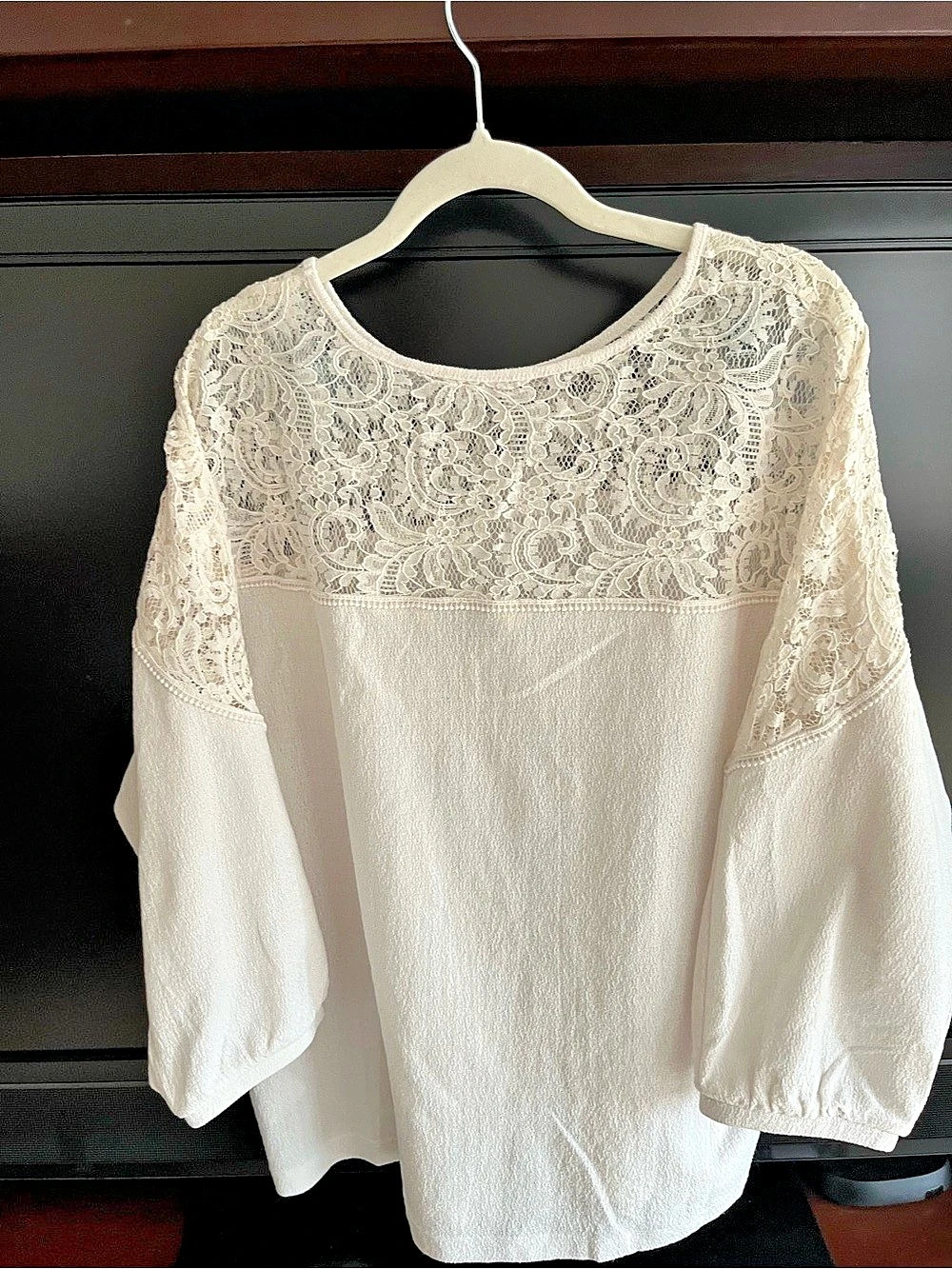 BEAUTIFUL by Lawrence Zarian Lace Yoke Blouse in White Size Large Like New